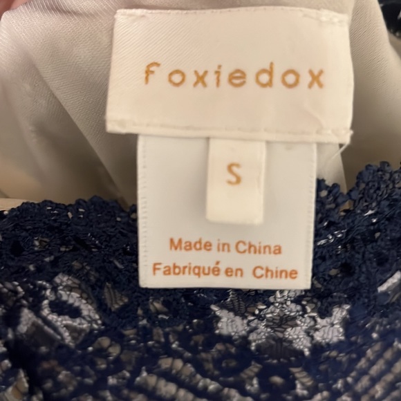 FOXIEDOX DALEYZA OPEN BACK LACE NAVY BLUE MIDI DRESS EUC sz S - Picture 11 of 11